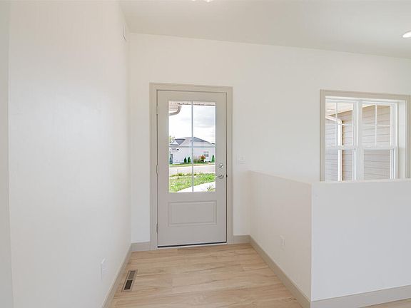 3rd image of 581 Emerald Isle Ct