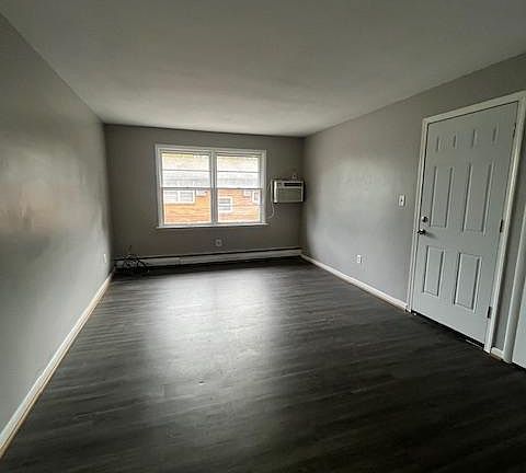 3rd image of 3055 Hadley Ave APT 6