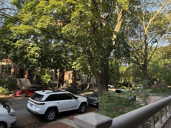 5th image of 907-909 W Webster Ave