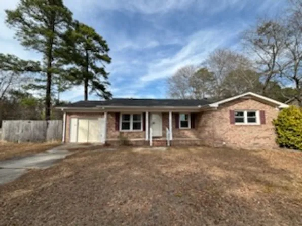 3718 Pioneer Dr, Hope Mills, NC 28348