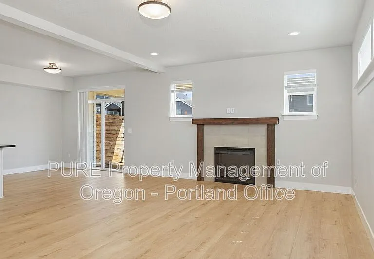 1730 NE Gilbert Ln — Photo 8