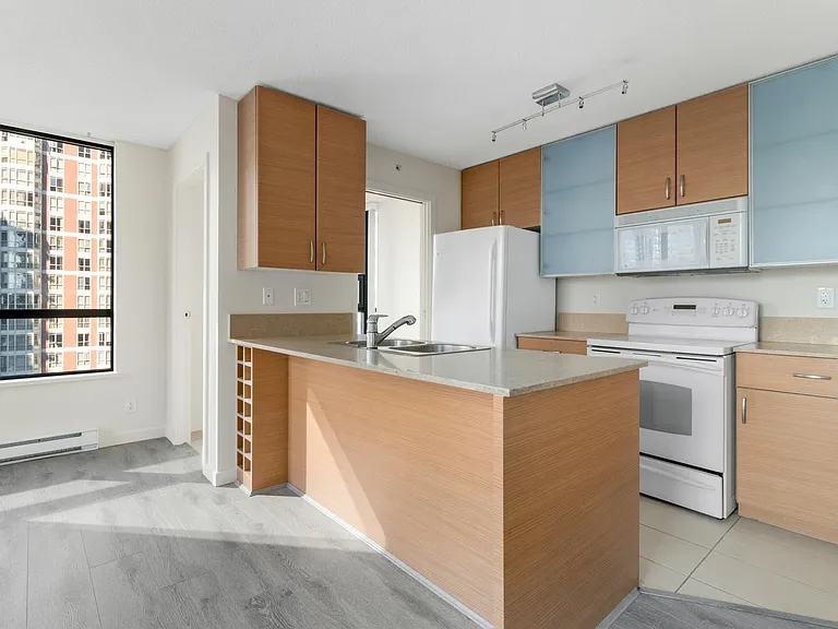 909 Mainland St #1409 — Photo 1