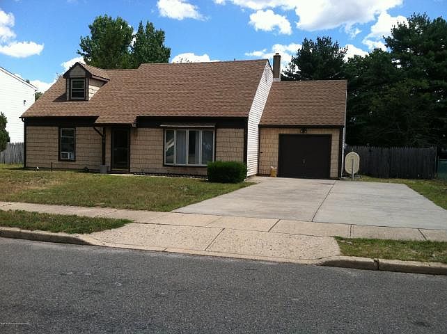 1st image of 241 Hearth Ct