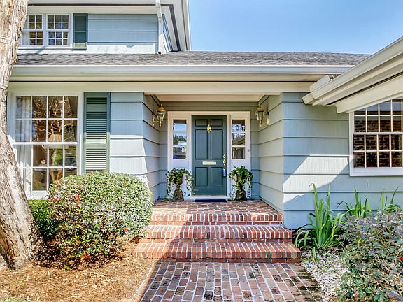3rd image of 4333 Venetia Blvd