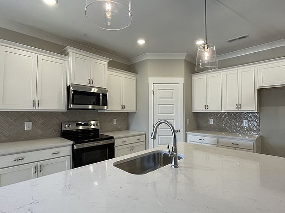 4th image of 2047 Horseshoe Cir Lot 208