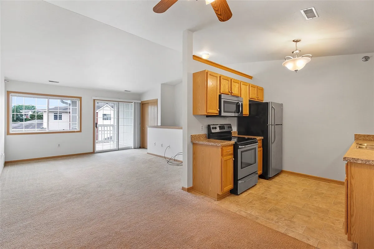 2 bed, 1090 sqft, $1,775 — Photo 4