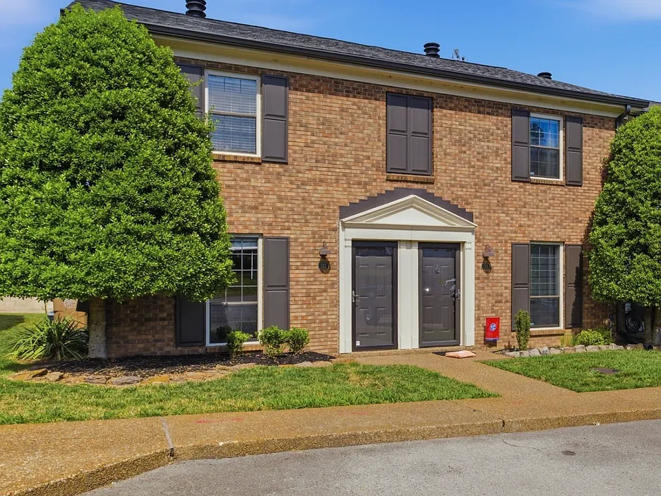 132 Academy Sq #132