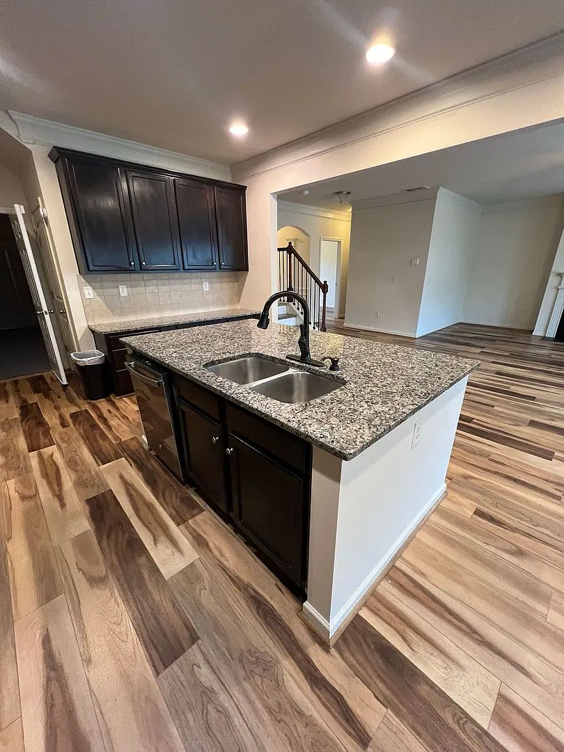 Spacious 5-Bedroom Dream Home with Chef's Kitchen, Luxurious Primary Suite & Fenced Backyard! — Photo 4