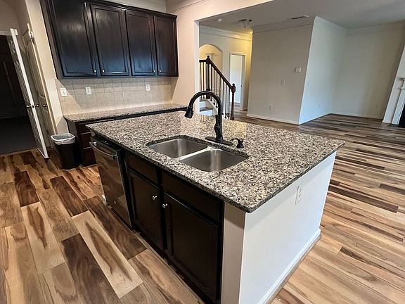 4th image of 455 Cabot Trce