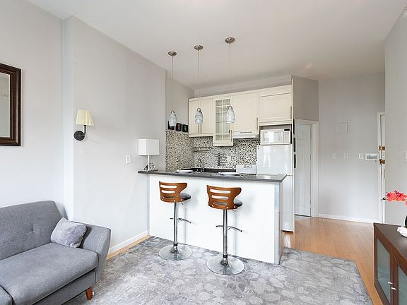 2nd image of 32 W 96th St Unit 4-B