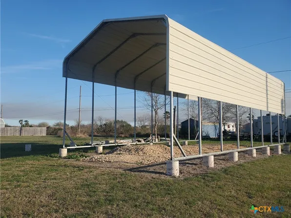 709-711 W Oakland Ave, Seadrift, TX 77983