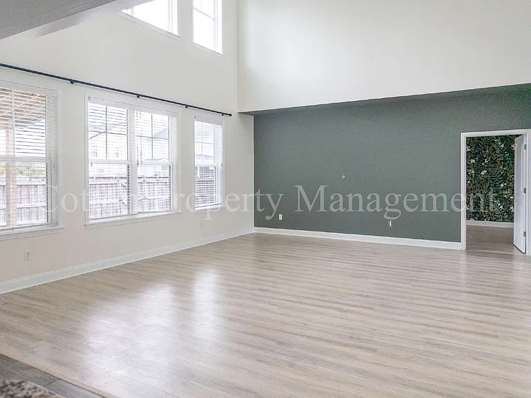 7445 Darius Dr — Photo 7