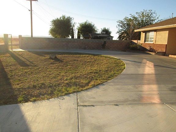 3rd image of 4039 E Avenue L
