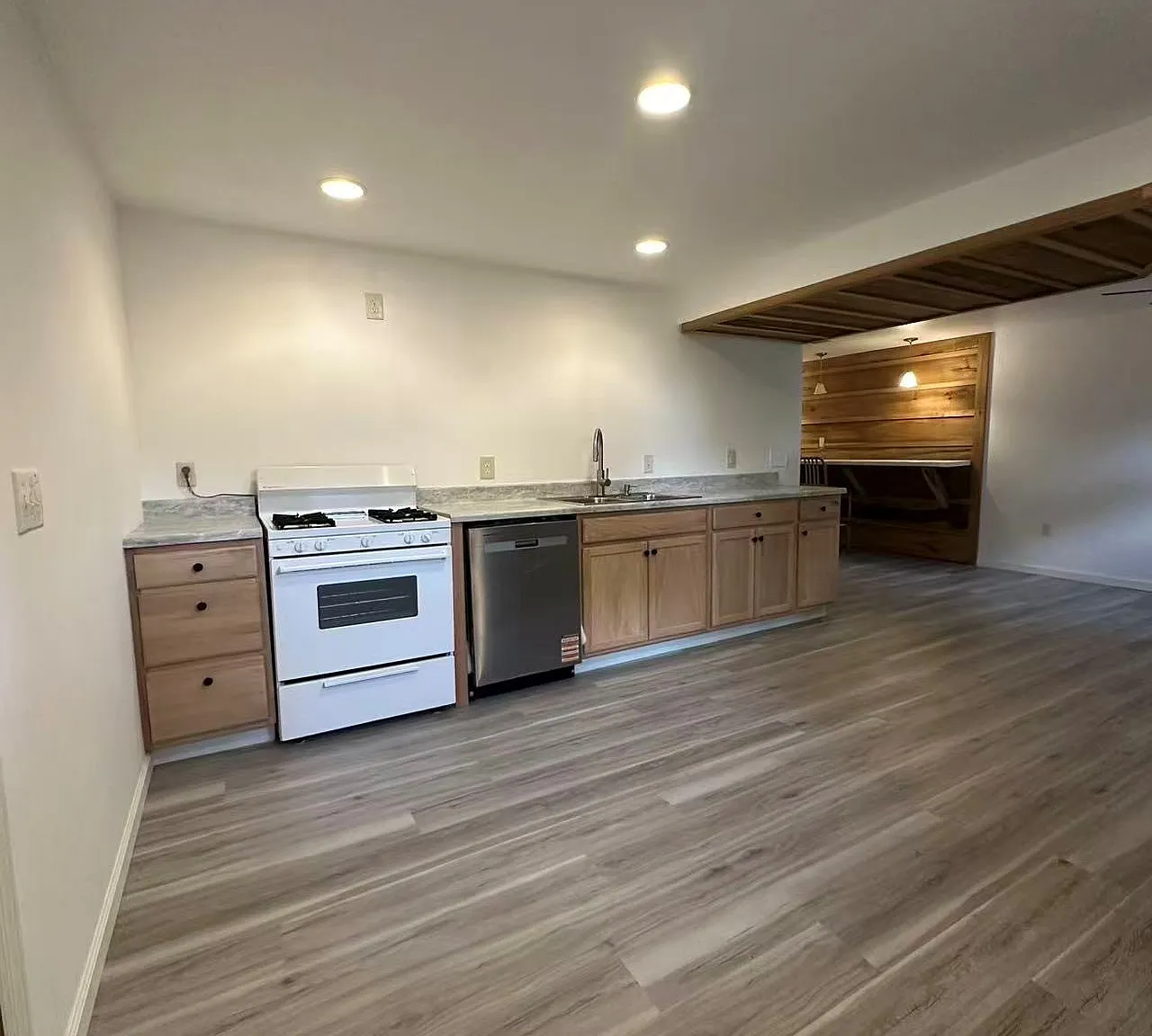 3 bed, 1200 sqft, $1,500 — Photo 1