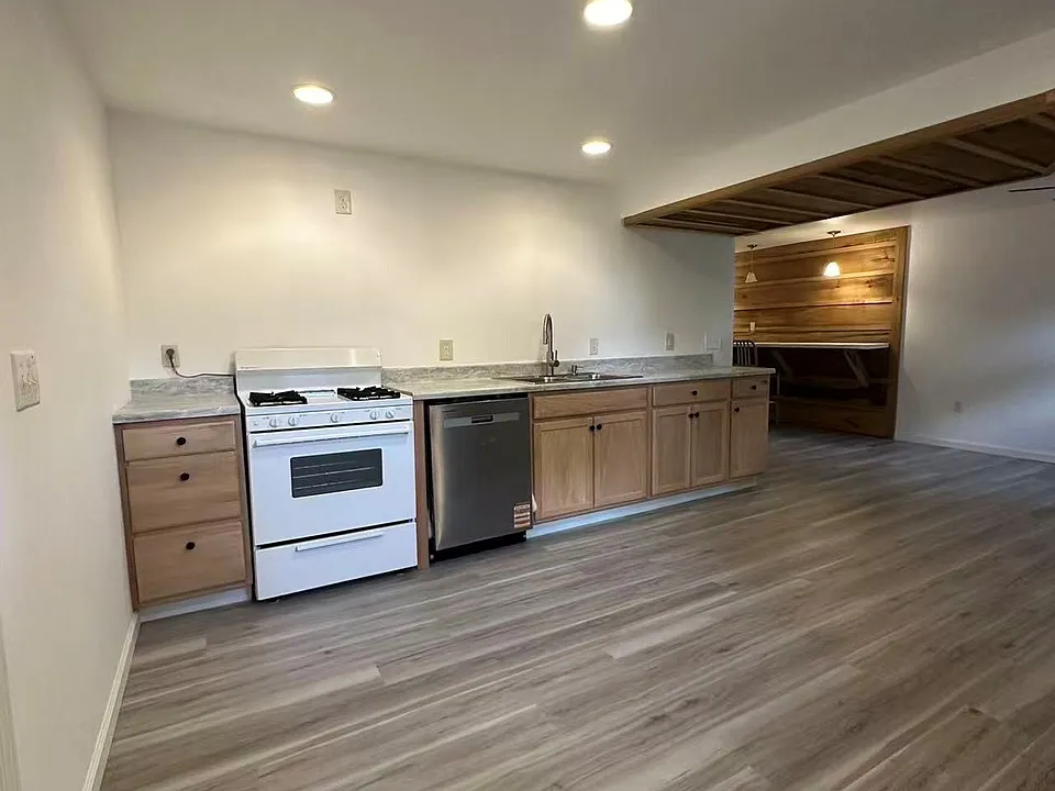 3836 Walhampton Dr