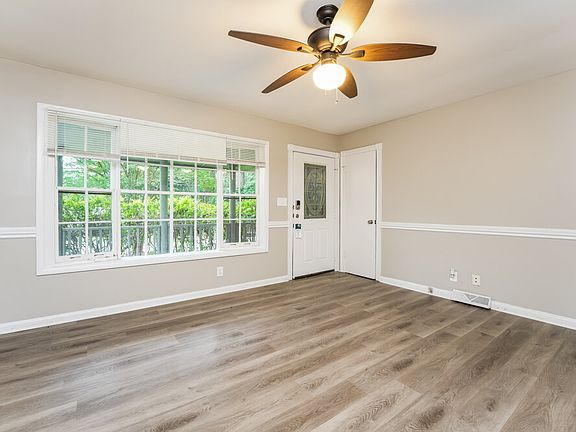 5th image of 4996 Sheila Ln