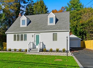 93 Birchwood Dr, Huntington Station, NY 11746