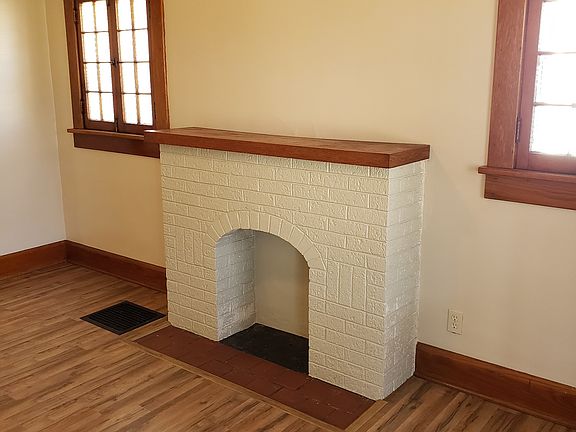 3rd image of 195 Saxton Rd