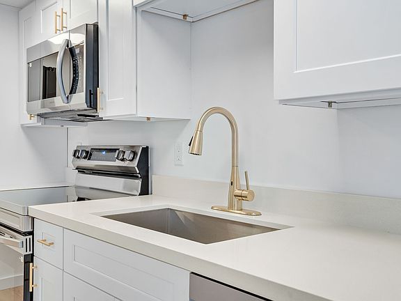 3rd image of 1547 16th Ave E #A