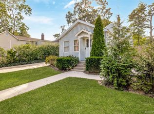 38 Woodmont Pl, Farmingville, NY 11738