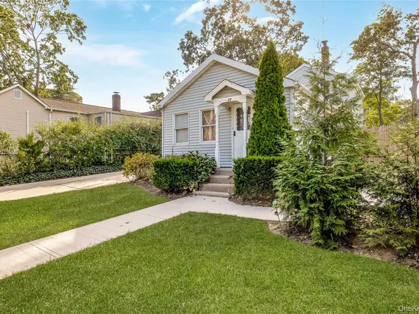 38 Woodmont Place, Farmingville, NY 11738