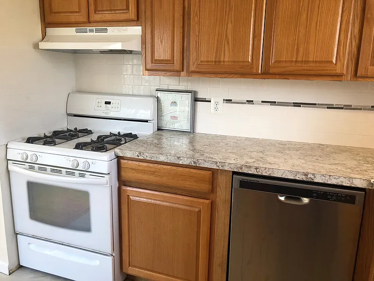 1301 W Lake Lansing Rd — Photo 7