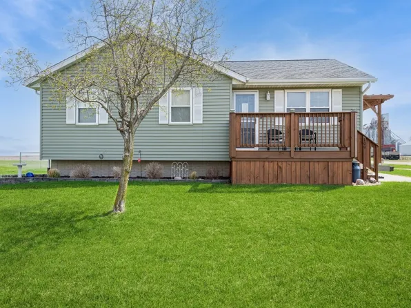 100 N Main St, Newhall, IA 52315