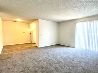 380 Plymouth Dr #13, Vista, CA 92083