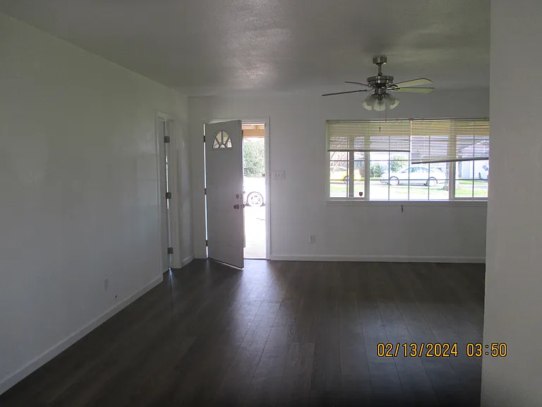 15 La Palma Dr — Photo 6