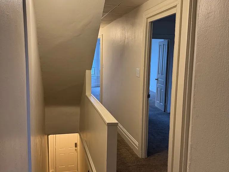 1559 W King St — Photo 18