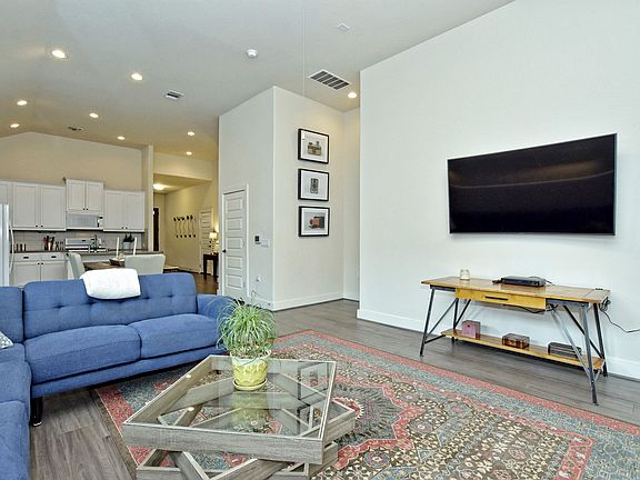 5th image of 12115 Cottage Promenade Ct