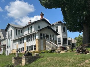 607 Fenelon Pl, Dubuque, IA 52001