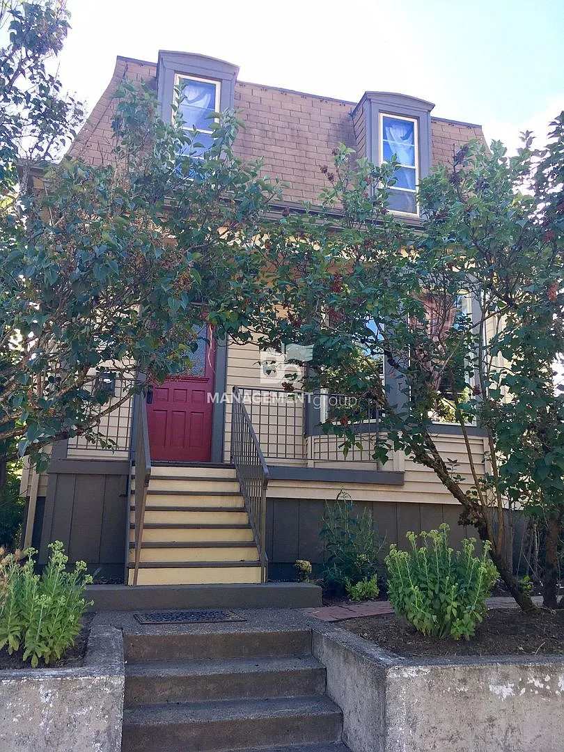 Close in SE Portland/Brooklyn Neighborhood Loaded with Old World Charm! — Photo 1