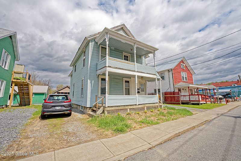 4th image of 10 Mallery Street