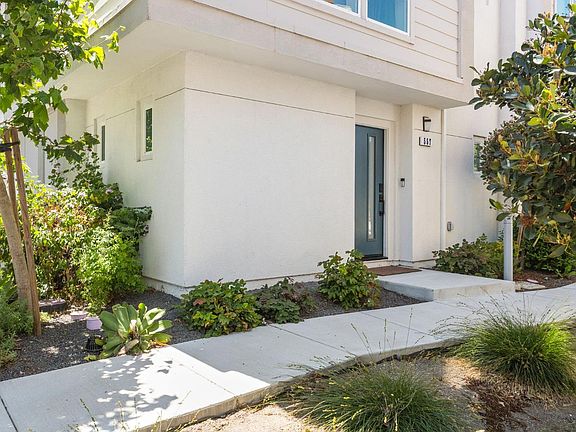 4th image of 557 Valley Oaks Circle