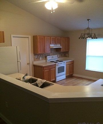 3rd image of 106 Patric Dr