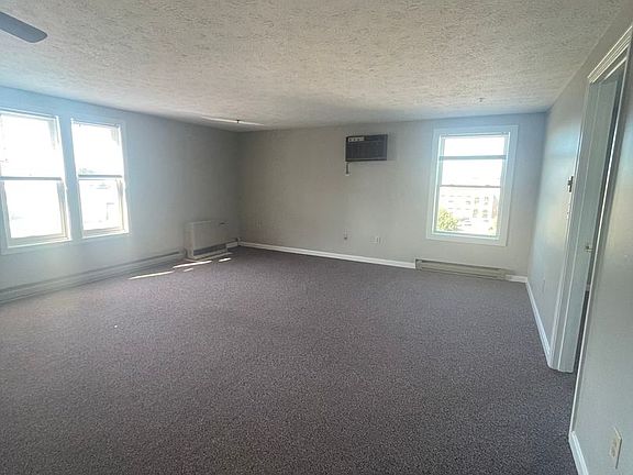 4th image of 13-17 Washington St #302