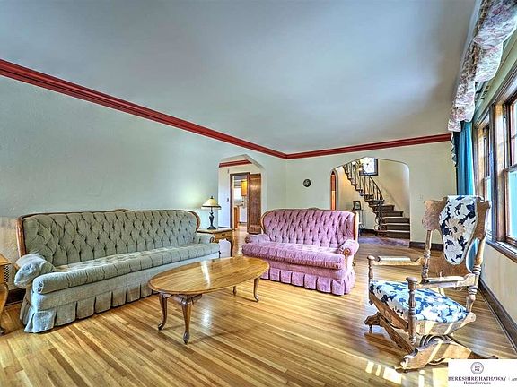 5th image of 5608 Leavenworth St