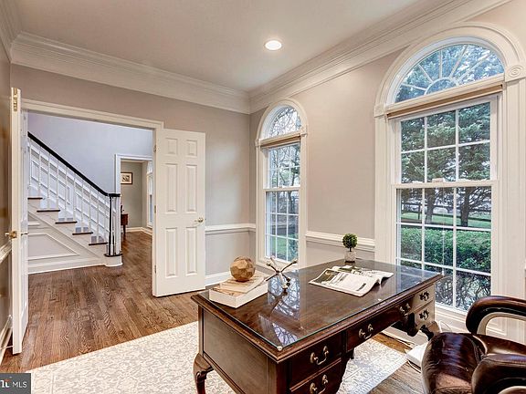 4th image of 10224 Sweetwood Ave
