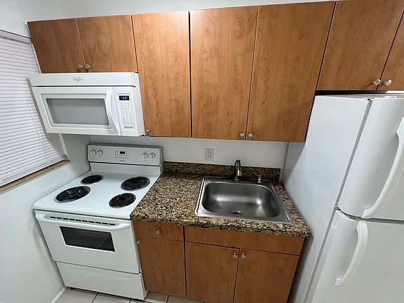 5th image of 1101 SW 15th Ave APT 12