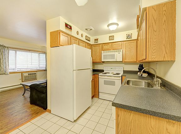 3rd image of 1130 Dunlop Ave APT 1C