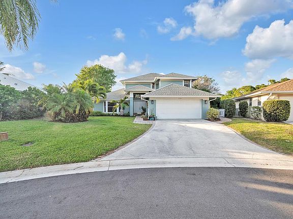 3rd image of 1124 SW Oak Hollow Court