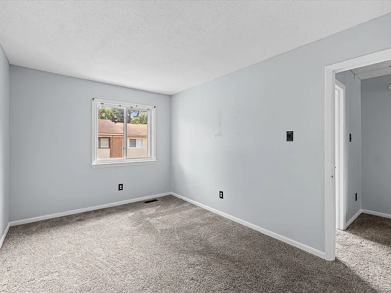 5021 Clairmont Ct — Photo 15
