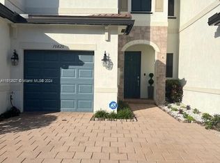 10820 W 33rd Way, Hialeah, FL 33018