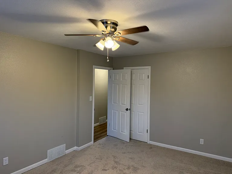1680 N Oakcrest Ave — Photo 9