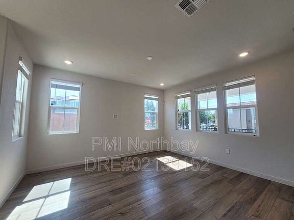 2nd image of 109 Clownfish St