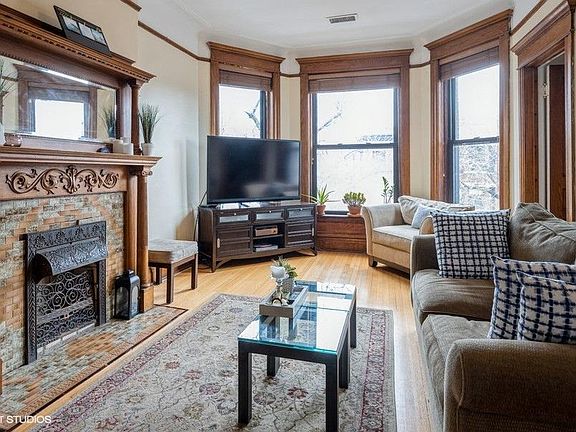 3rd image of 908 W Newport Ave #2