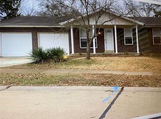 1100 Holgate Dr, Ballwin, MO 63021