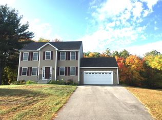 27 Nesenkeag Dr, Litchfield, NH 03052