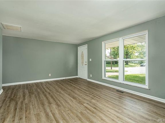 5th image of 1101 Mayrose Dr
